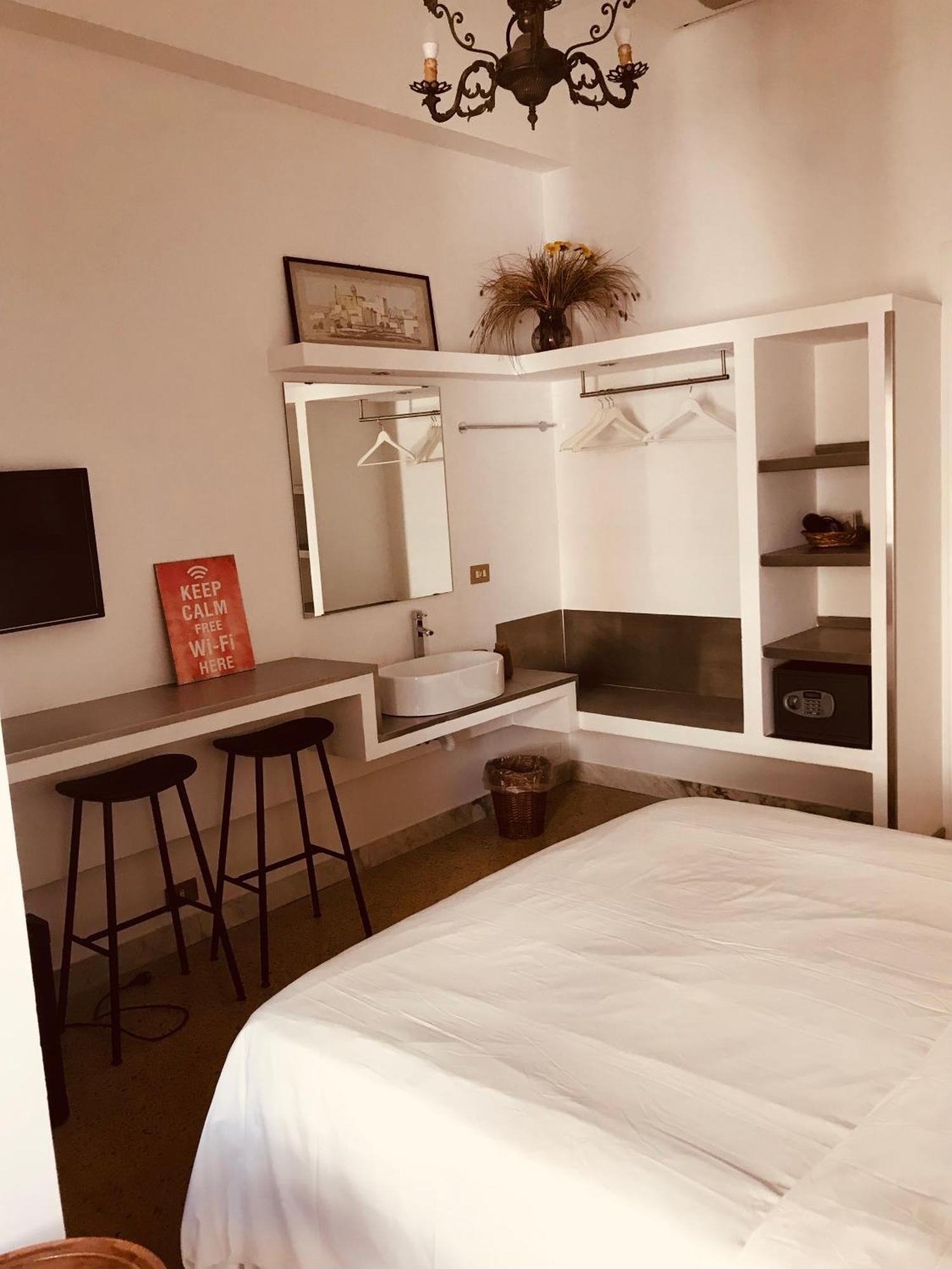 Donna Franca Bed & Breakfast Lecce Bagian luar foto