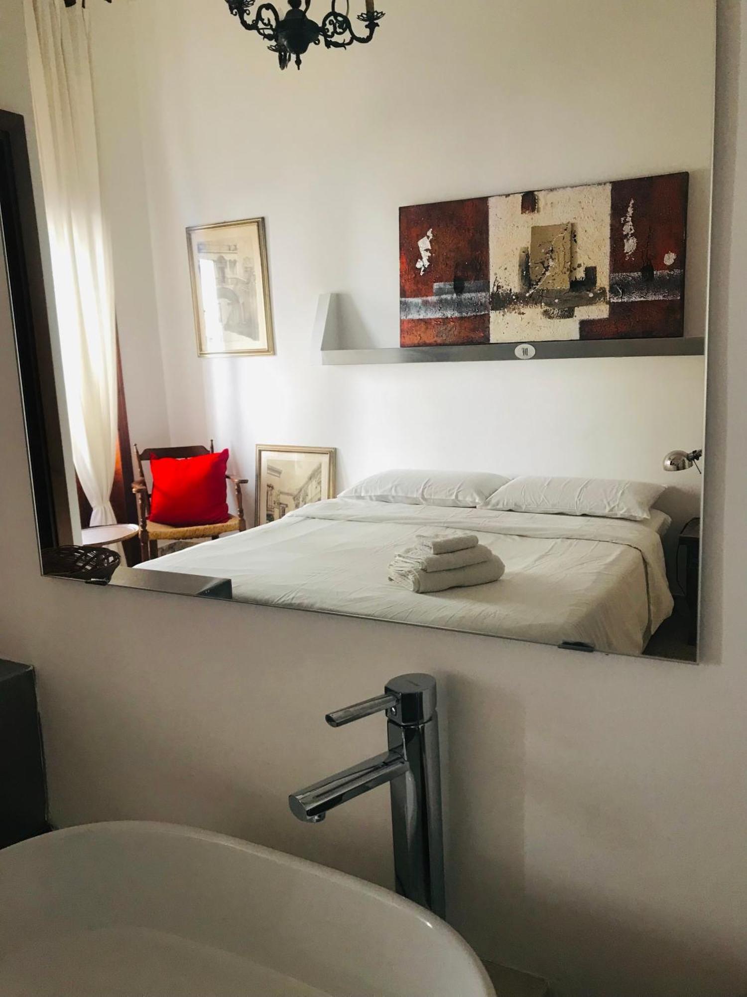 Donna Franca Bed & Breakfast Lecce Bagian luar foto